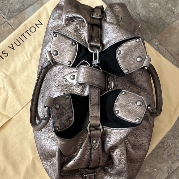Louis Vuitton Mahina Hobo XL Metallic Mordore - Picture 10 of 16